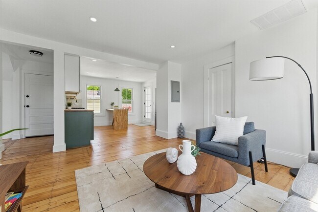 Photo - 80 Shirley St Unit 2