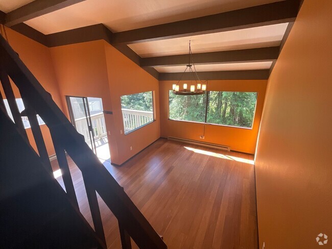 Building Photo - 1 Bed, 2 Bath Condo - Feels Like a Treehouse! Unit 40