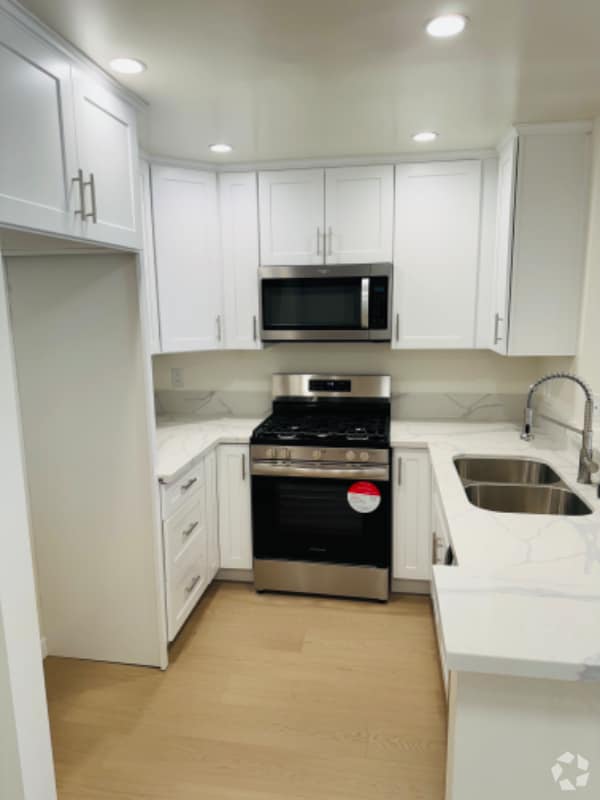 Building Photo - 5259 Cartwright Ave Unit 107 Rental