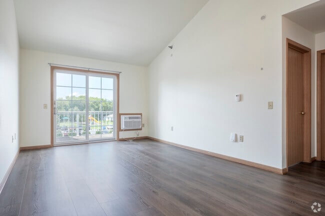 1BR, 1BA - 680SF - Living Room