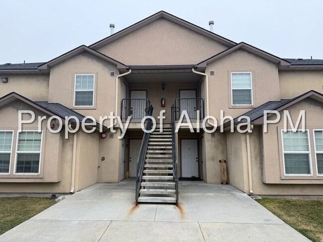 Building Photo - 1049 W Pine Ave