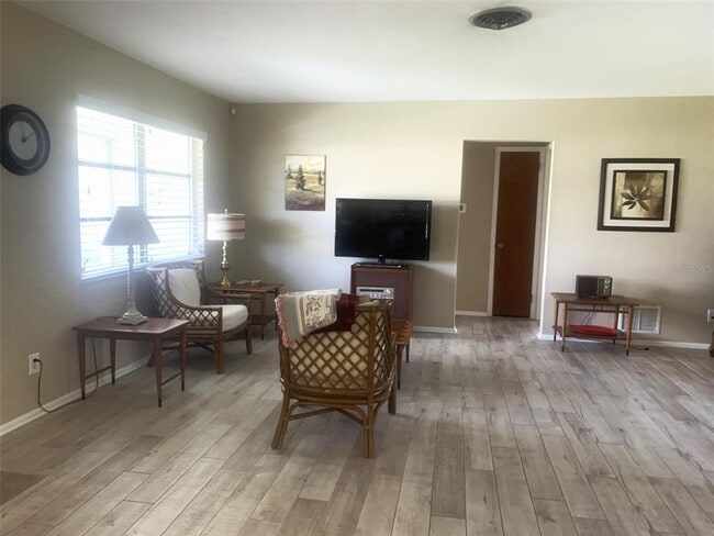 Photo - 1625 Elinor Pl