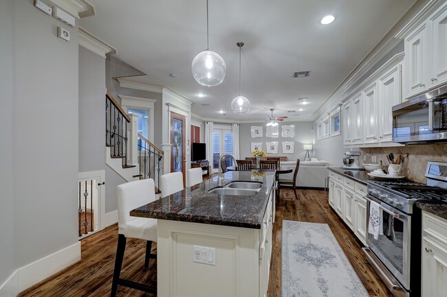 Photo - 1126 W 17th St