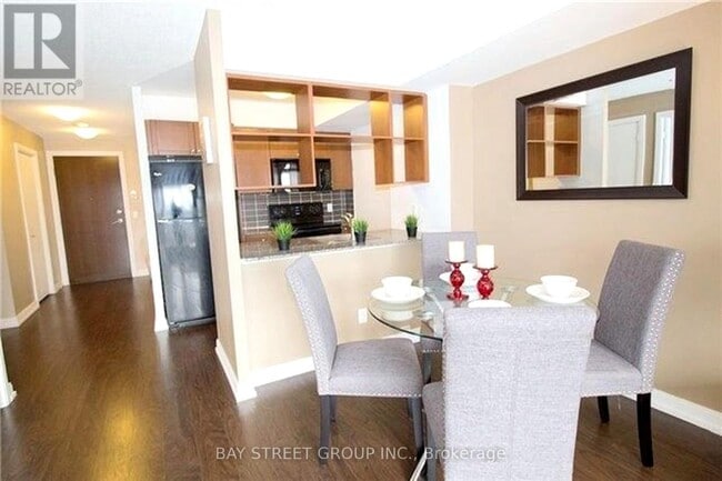 Photo - 181 Village Green Square Unité 617