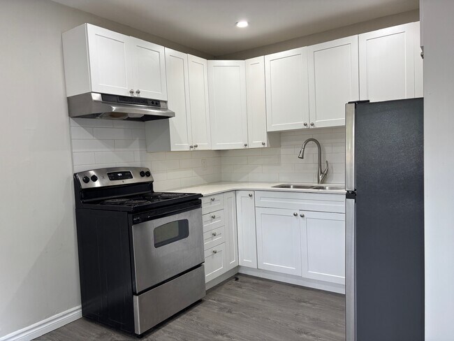 Photo - 2 Bedroom 1 Bathroom Townhome in Corunna, ON! Unit B06