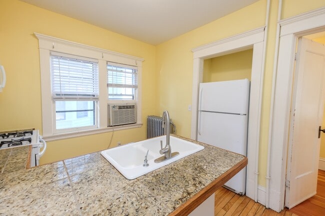Photo - 1619 Selby Ave