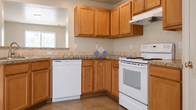 Photo - Large 4 Bedroom Home with Garden space, Basketball Court, Close to park!