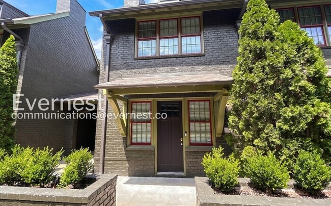 Building Photo - 2 Bed/2.5 Bath Home with Fenced Yard / Available Soon!