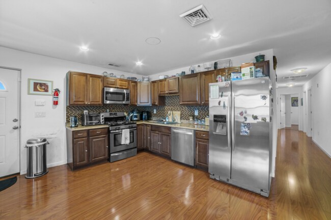 Photo - 630 Front St