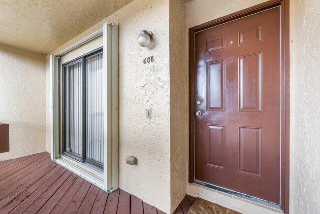 Photo - 608 Lakeview Dr E