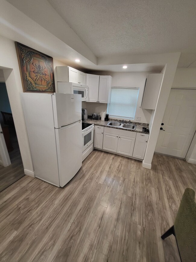 Photo - 802 Ferndell Rd