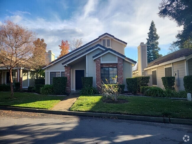 Building Photo - COMING SOON: Updated 3 Bed, 2.5 Bath - Gat... Rental