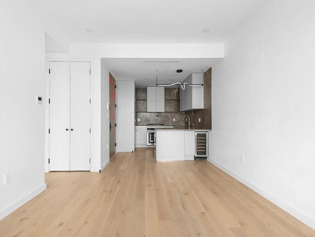 Building Photo - 373 Palmetto St