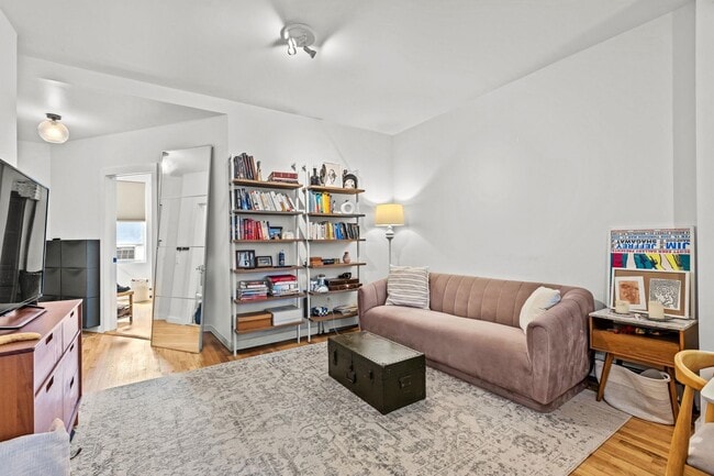 Building Photo - 36 Laidlaw Ave Unit 1 Rental
