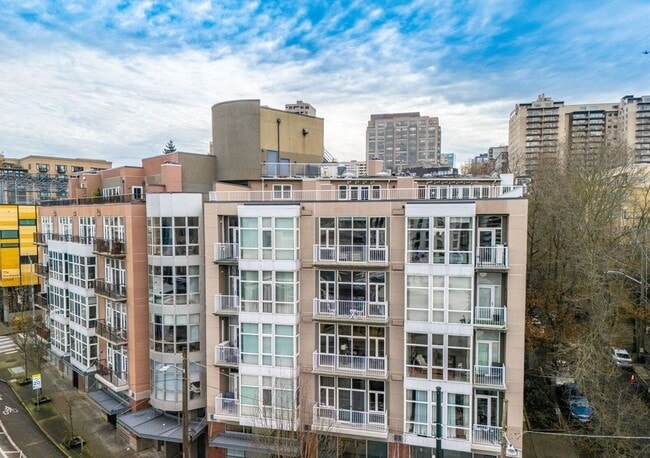 Building Photo - Pike Lofts Condominium ~ Capitol Hill Unit 402