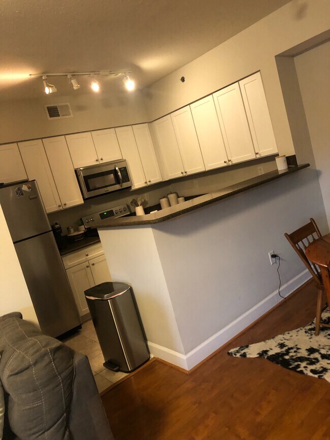 Kitchen - 1315 East Blvd Unit 401