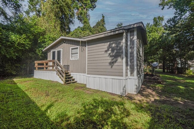 Building Photo - 507 Sioux River Rd Rental