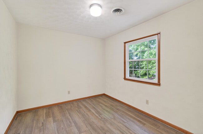 Photo - 33 Tanglewood Dr