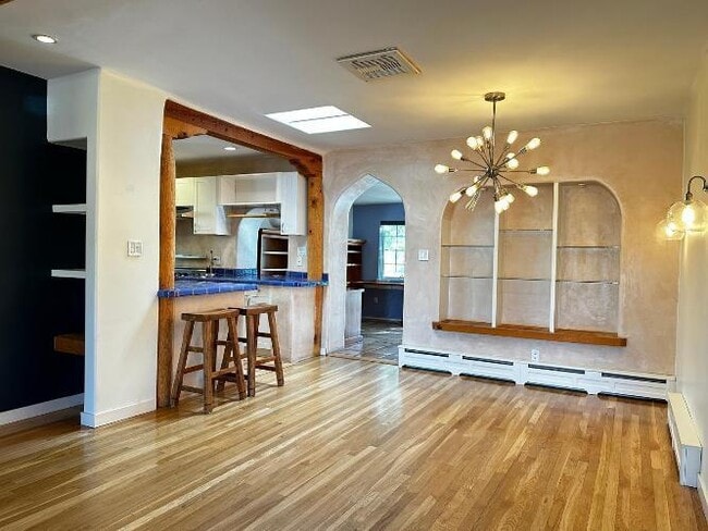 Photo - 504 Girard Blvd SE