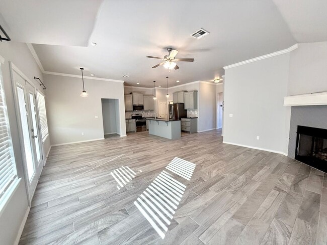 Photo - Beautiful 3BD 2BA w/ Bonus Room Located in Edmond's Falls at Vista Ln Addition!!