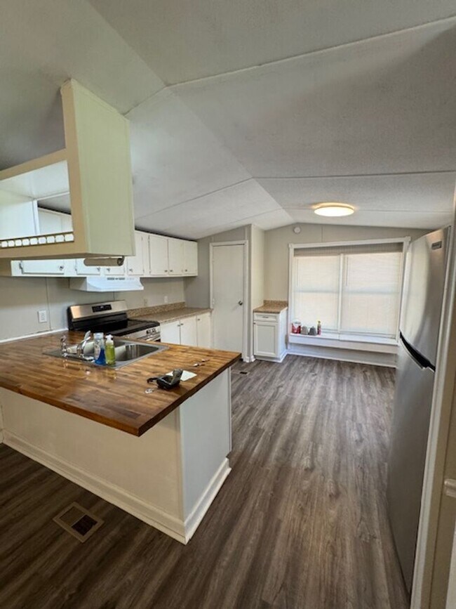 Photo - 2 bedrooms, 1 full bath located on a quiet lot. 1 story living with a great open floor plan. Very...