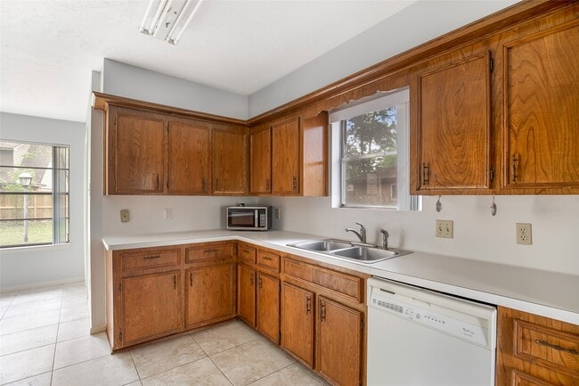 Photo - 2130 Lake Hills Dr