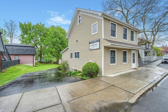 Photo - 205 Hudson St