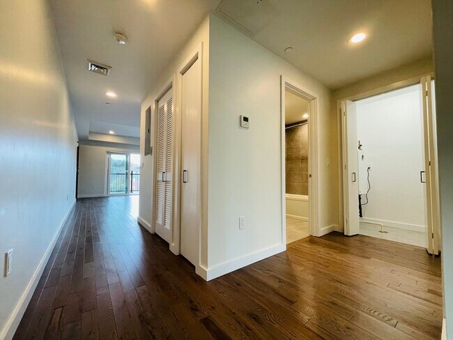 Photo - 119 Hyde Park Ave Unidad B