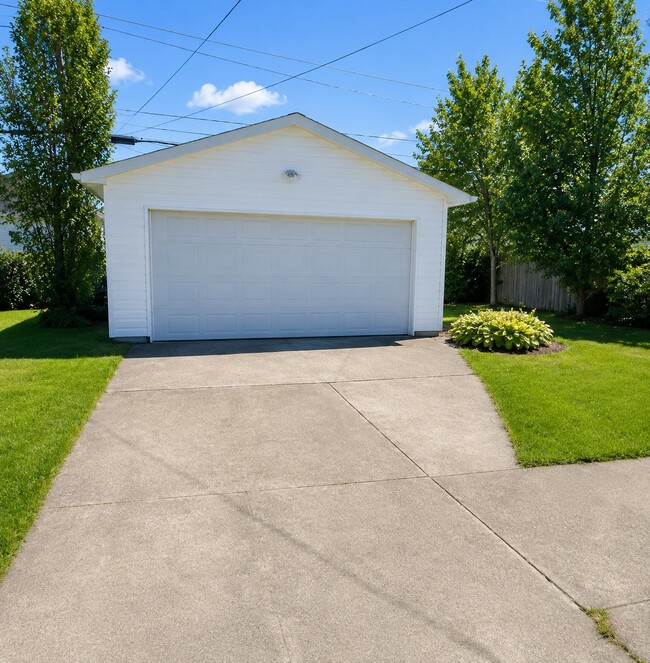 Photo - 3415 Center Dr