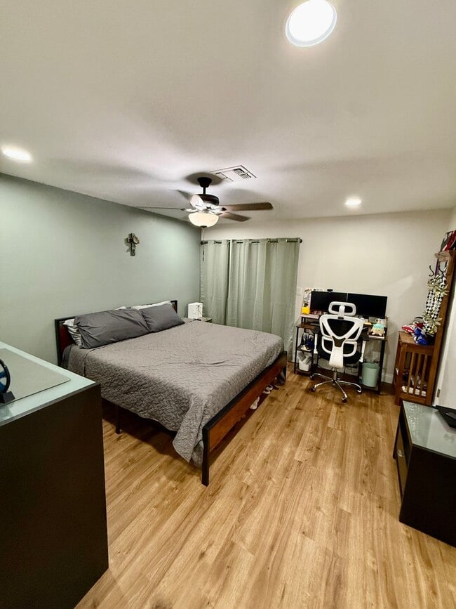 Photo - Beautifully 4-bedroom, 2.5-bathroom Condo—ready and waiting for you!