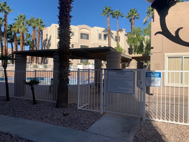 Photo - 2008 Mesquite Ln Unit 205