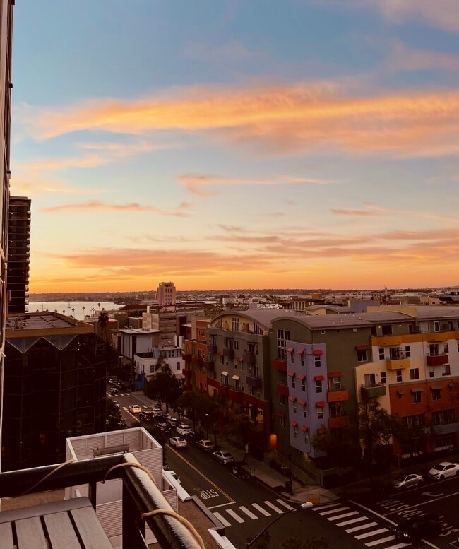 Building Photo - 425 W Beech St Unit 956