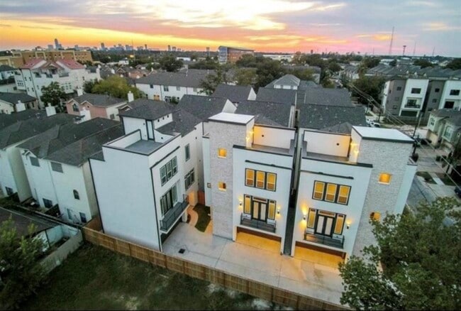 Building Photo - 5813 Petty St