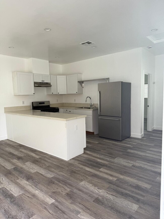 Photo - 1122 E 27th St Unit 1122