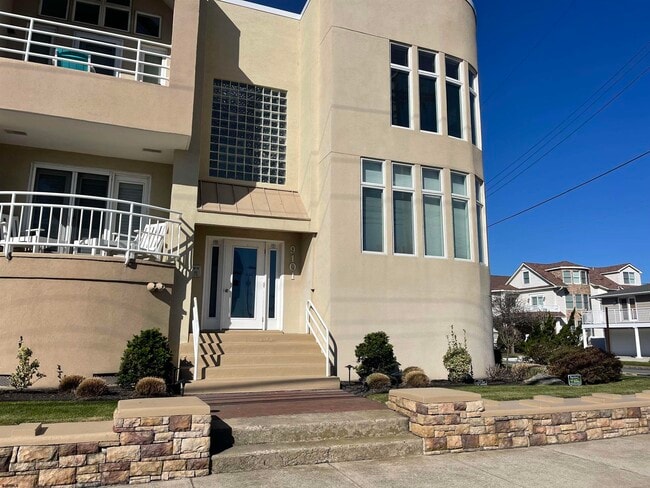 Building Photo - 9101 Atlantic Ave Unit 202-July