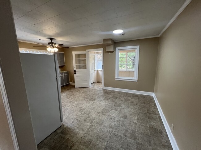 Photo - 323 Lee St