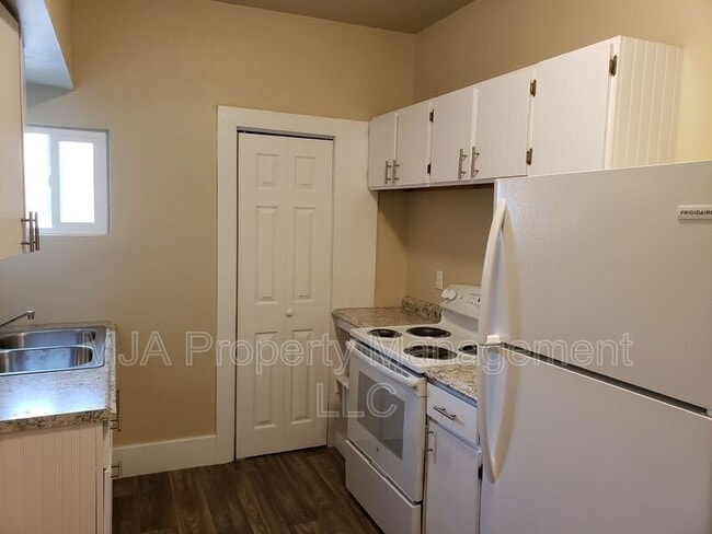 Photo - 970 W Center St