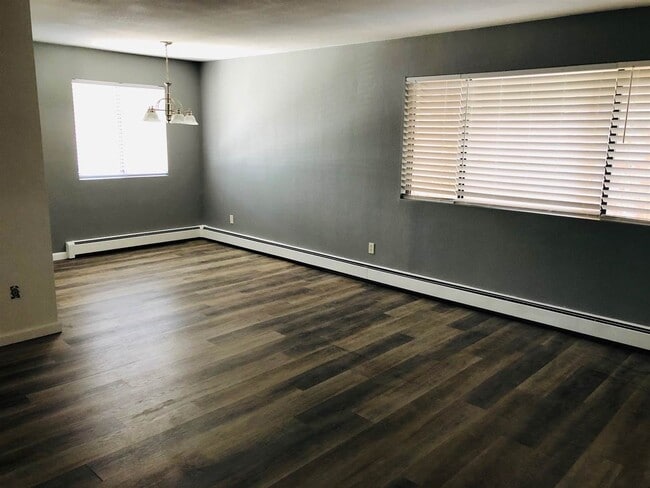 Living/Dining room - 1140 Walnut Ave Unit #21