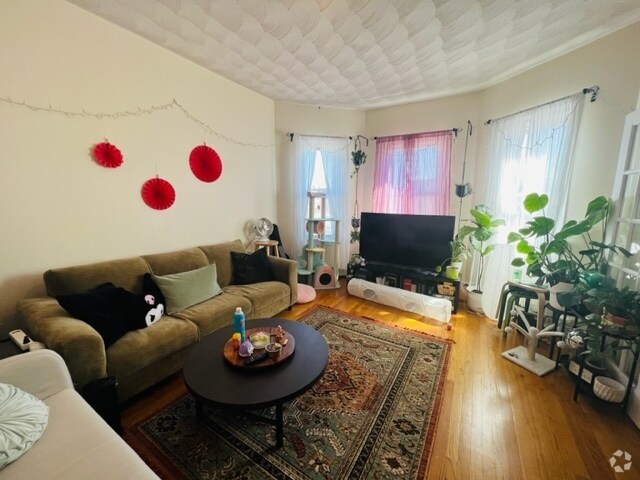 Building Photo - 40 Litchfield St Rental