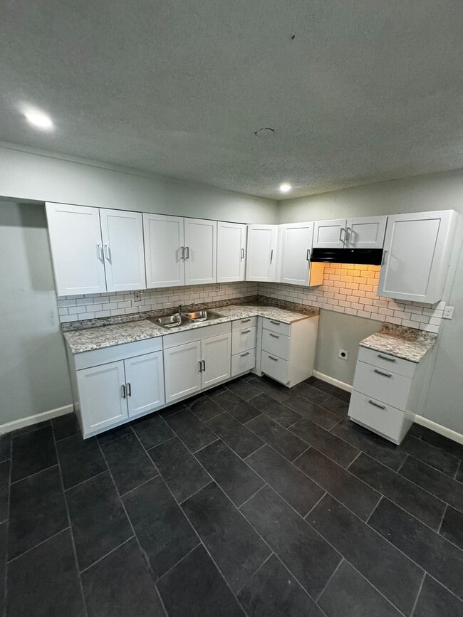 Photo - 1184 Effie Rd