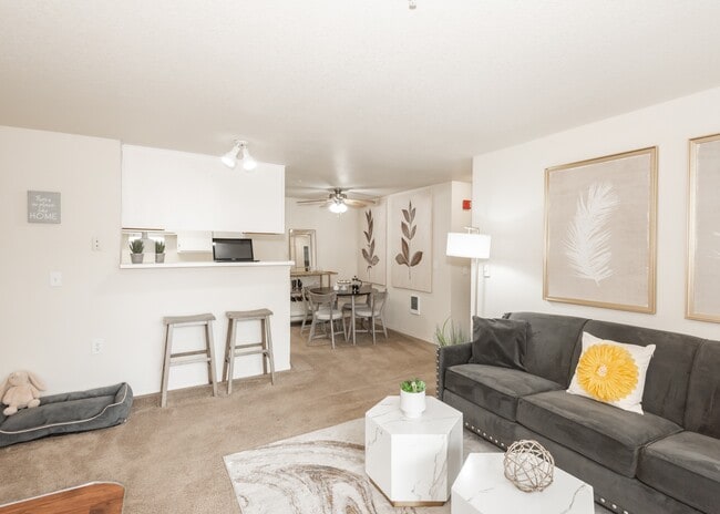 Photo - Valley River Court