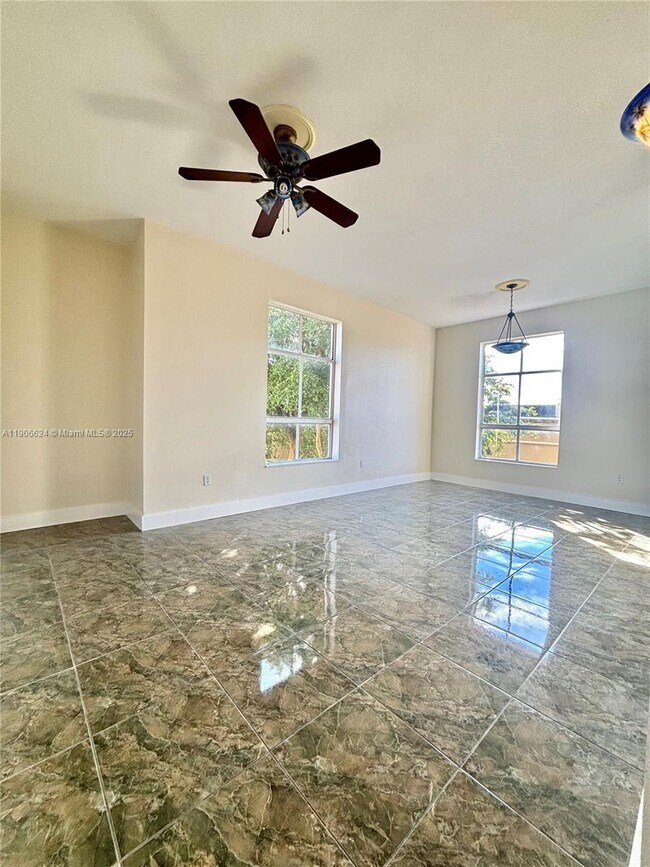 Photo - 7420 W 20th Ave Unidad 131