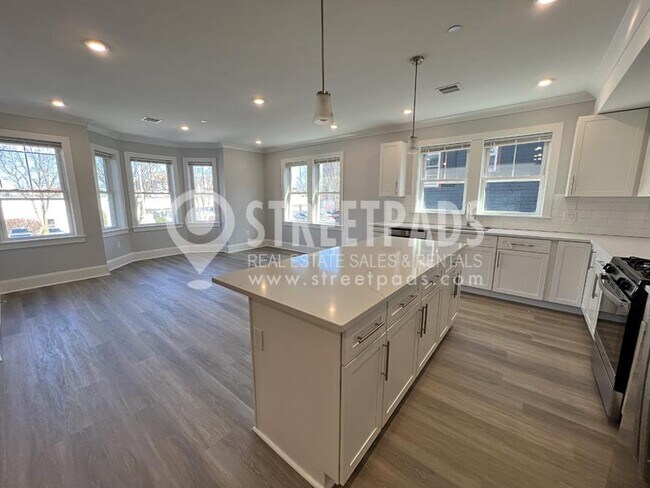 4 bedroom in Boston MA 02134 - 4 bedroom in Boston MA 02134 Rental
