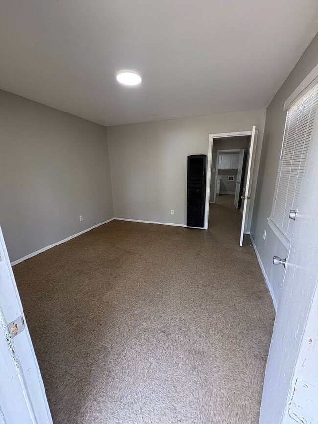 Photo - Charming 2 bedroom 1 bath duplex - Open To Section 8
