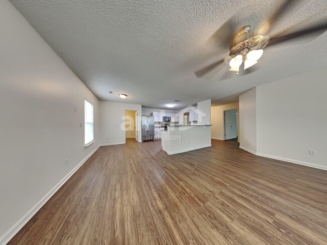 Photo - 5057 Thornton Dr