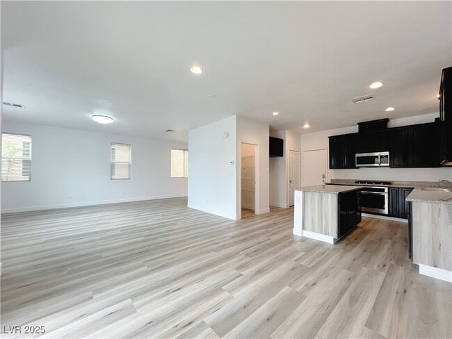 Building Photo - 8821 Steaming Thunder Ct