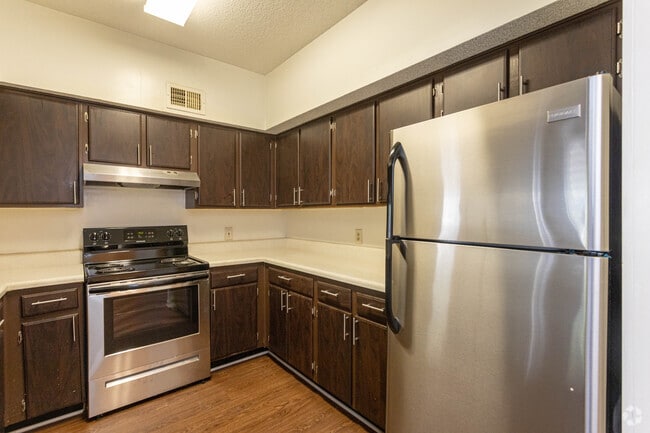 2BR, 2BA - 1,029SF