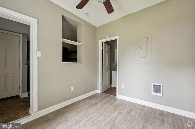 Building Photo - 217 W 8th St Rental