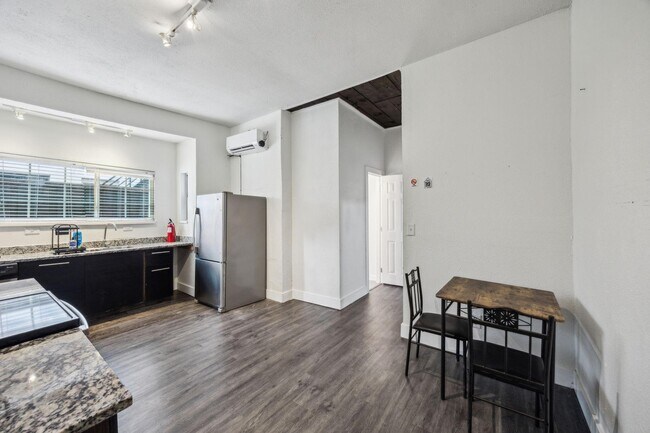 Photo - 605 S Oak Cliff Blvd Unit 2