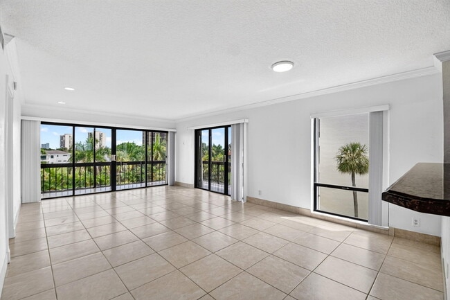Photo - 3050 Presidential Way Unidad 407